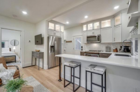 Chic Luxury Retreat in Old Town, Walk Everywhere!